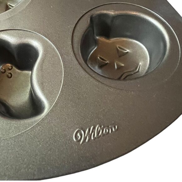 Lot Of 2 Wilton Mini Cake Cupcake Baking Pan Halloween Ghost Pumpkin 6 Cavity - Picture 3 of 5